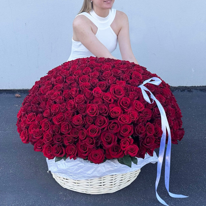 Luxury Red Rose Basket (300 or 400 Roses) – FlowerFrenzyLA