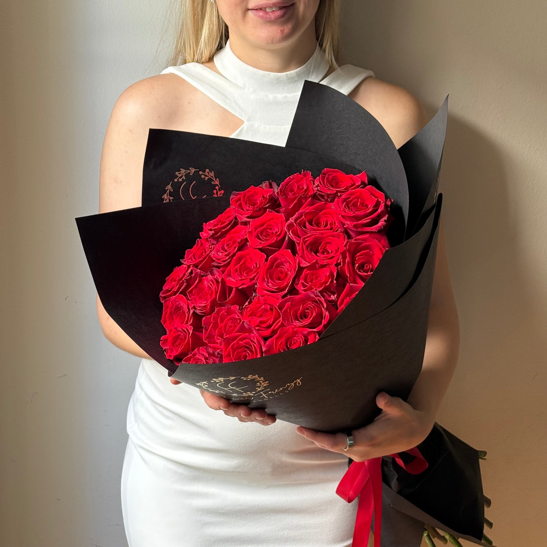 011. Red roses (Valentine's)