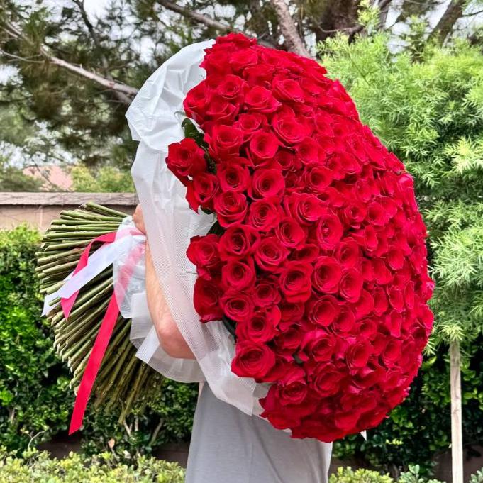 33000 Roses 300 roses – FlowerFrenzyLA