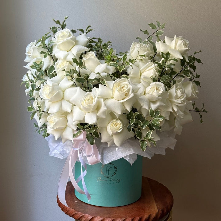 755. White  Roses in a Hatbox